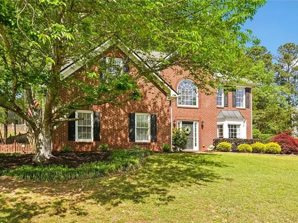 605 Silverberry Ln, Sugar Hill, GA 30518
