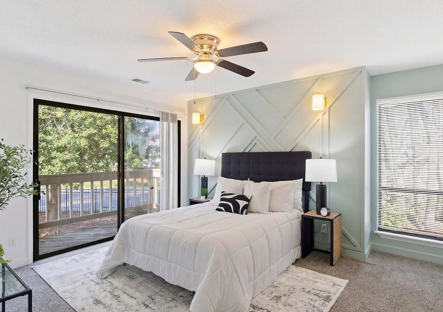 2 bed, 2.0 bath, 1000 sqft, $1,438 — Photo 1