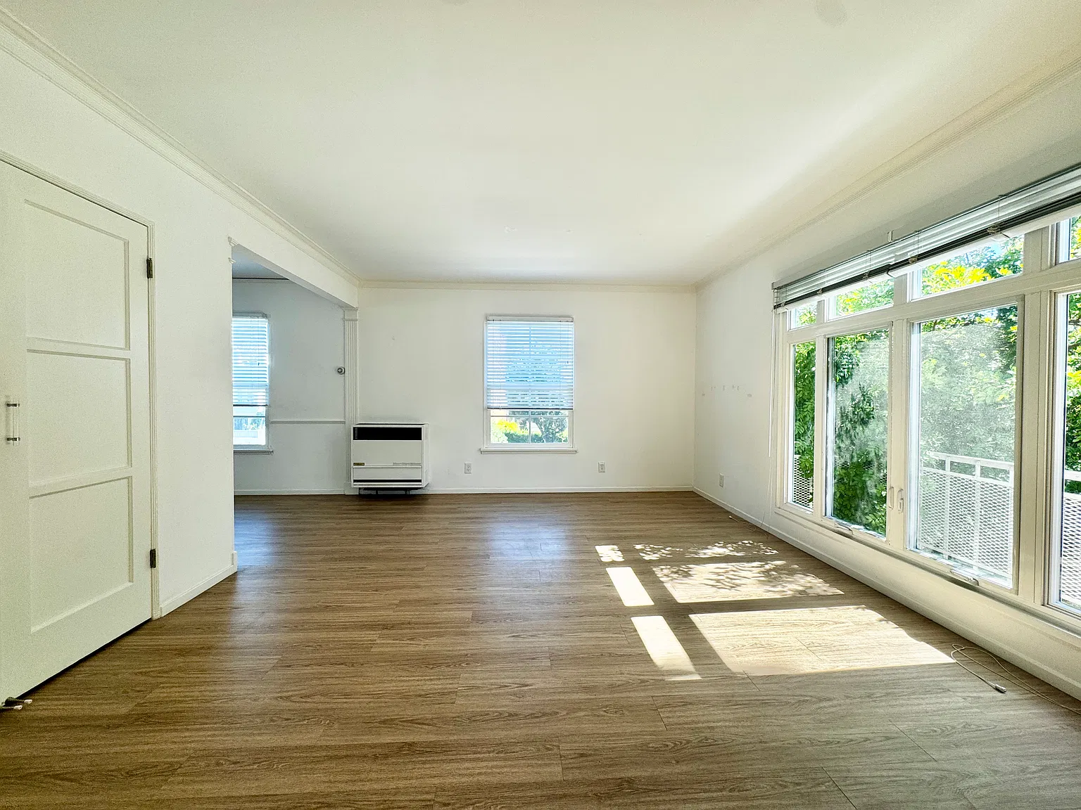 1327 N Fairfax Ave — Photo 3
