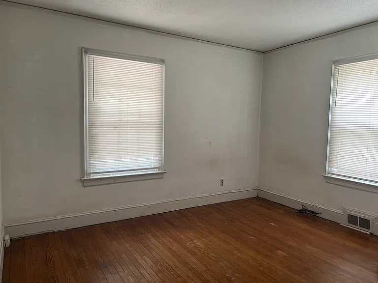 505 W Smith St #B — Photo 13