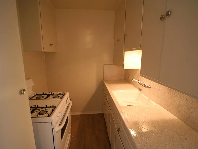 200 S Doheny Dr #100 — Photo 5