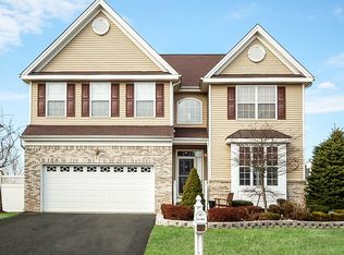 8 Skurka Ct, Sayreville, NJ