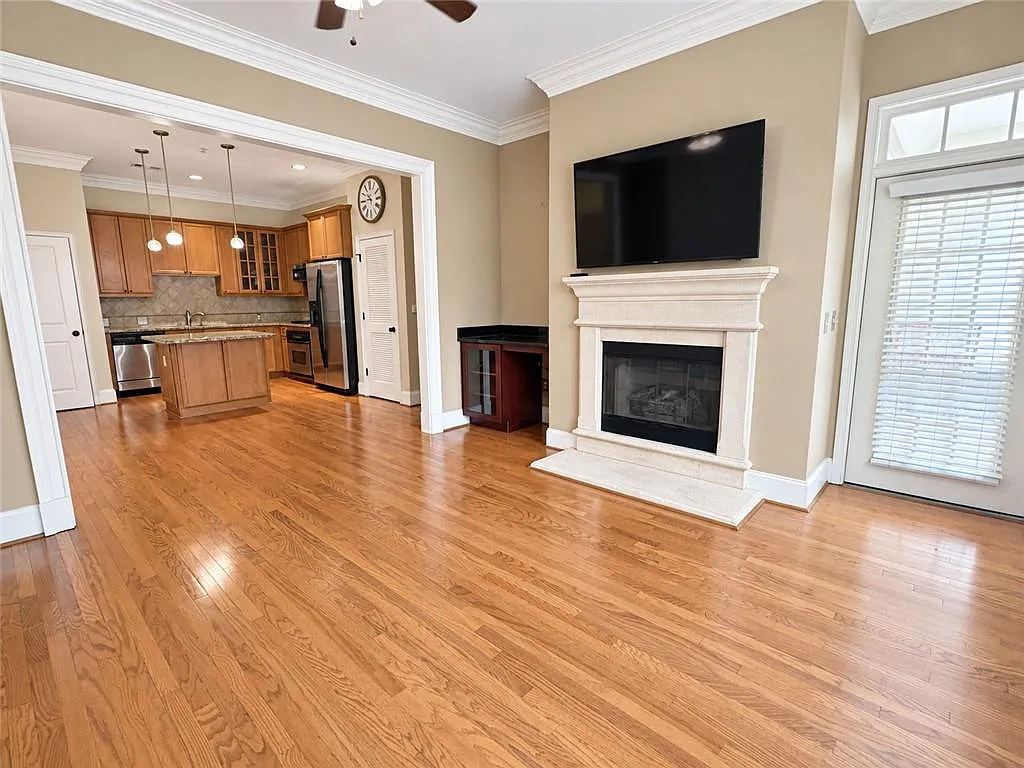 2 bed, 2.0 bath, 1164 sqft, $2,350 — Photo 2
