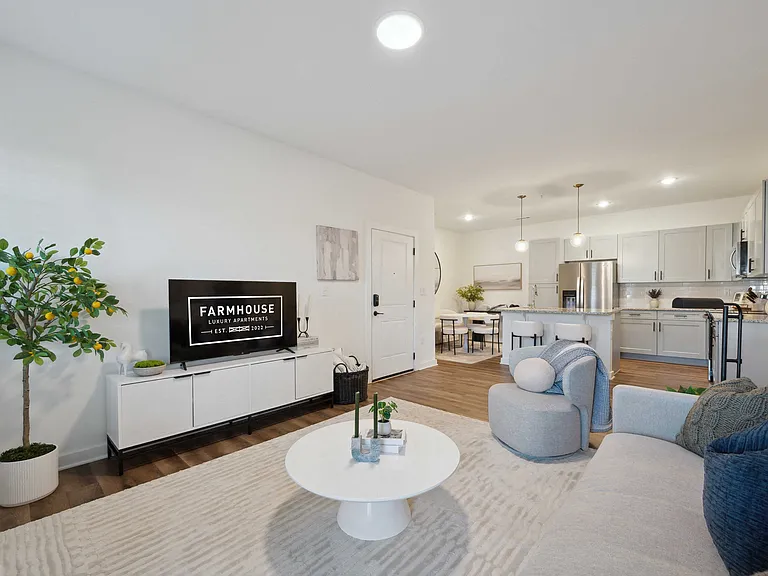 Farmhouse Apartments — Photo 4