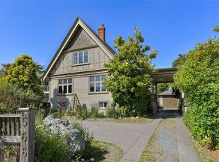 566 Gorge Rd W, Saanich, BC V9A 1N4