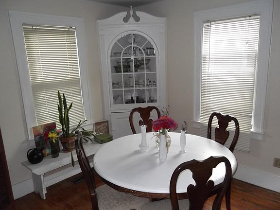 5th image of 3873 Oakshire Ave