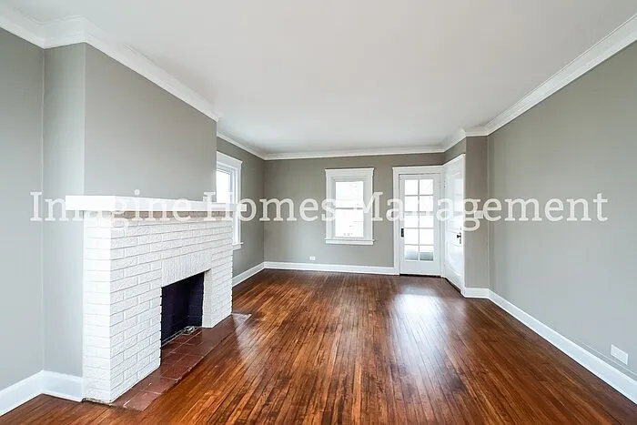 2178 Glenbury Ave — Photo 2
