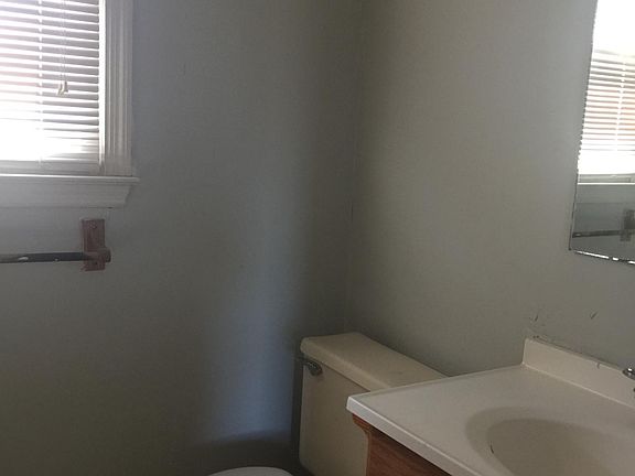 4th image of 912 Hilton Dr