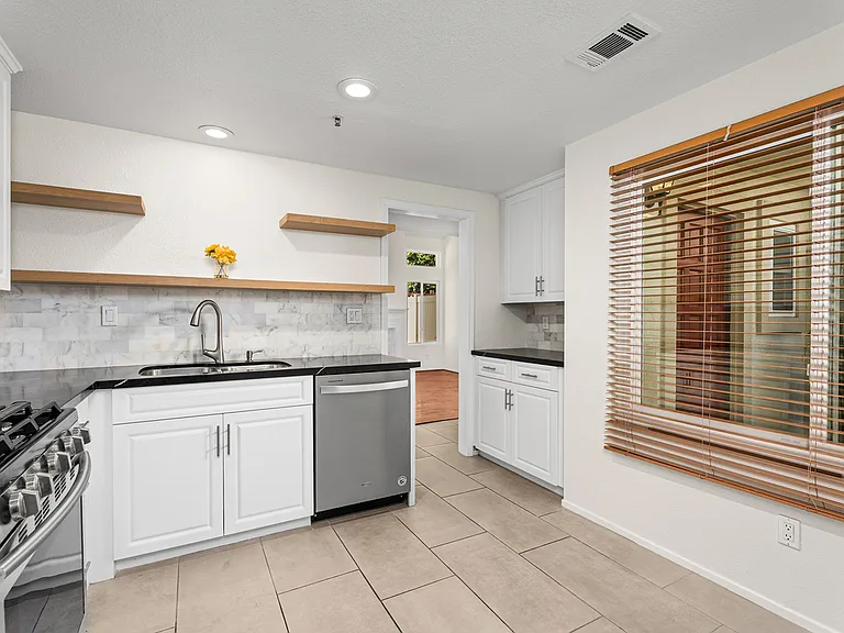 5847 E Rocking Horse Way #6 — Photo 11