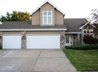 9219 Queens Gdn N, Brooklyn Park, MN 55443