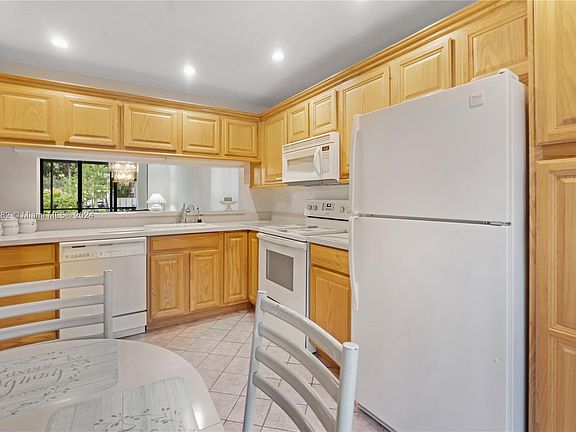 2nd image of 4557 Carambola Cir S #27252