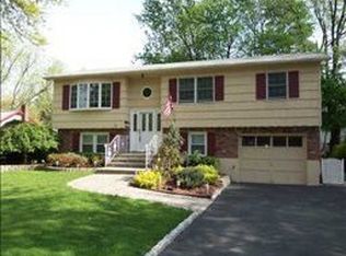 17 Van Nostrand Pl, Nanuet, NY 10954