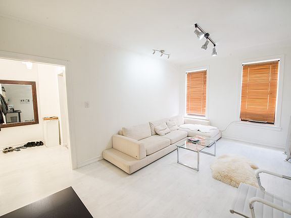 3rd image of 828 Gerard Ave APT 3C