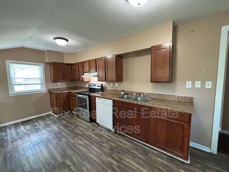 112 Heaton Ave — Photo 12