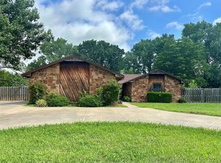 1004 Oak Dr, Sulphur, OK 73086