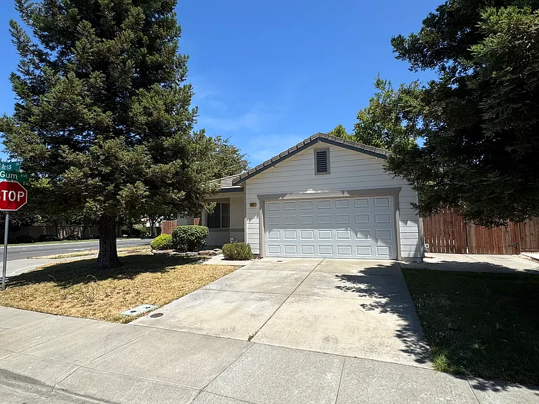 901 Ross Dr — Photo 18