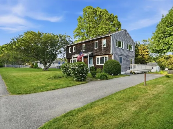 14 Dorothy Ave, Portsmouth, RI 02871