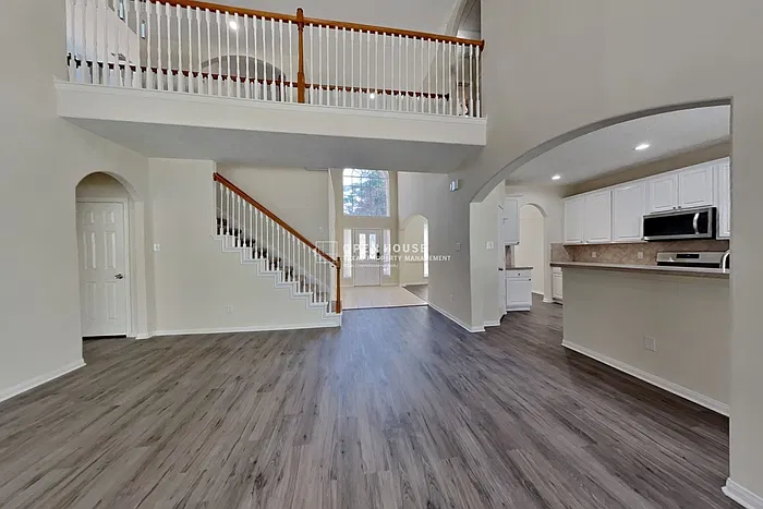 4 bed, 3.5 bath, 2727 sqft, $2,600 — Photo 4