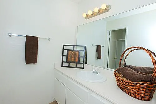 1840 W La Veta Ave — Photo 32