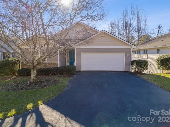 369 Highland Golf Dr, Flat Rock, NC 28731