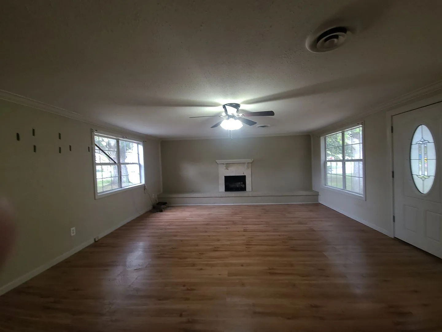 Spacious 2/2 available NOW — Photo 2