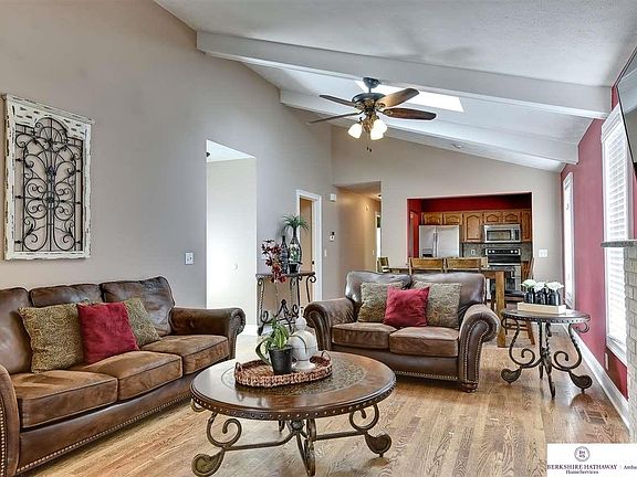 2nd image of 5913 Hascall St