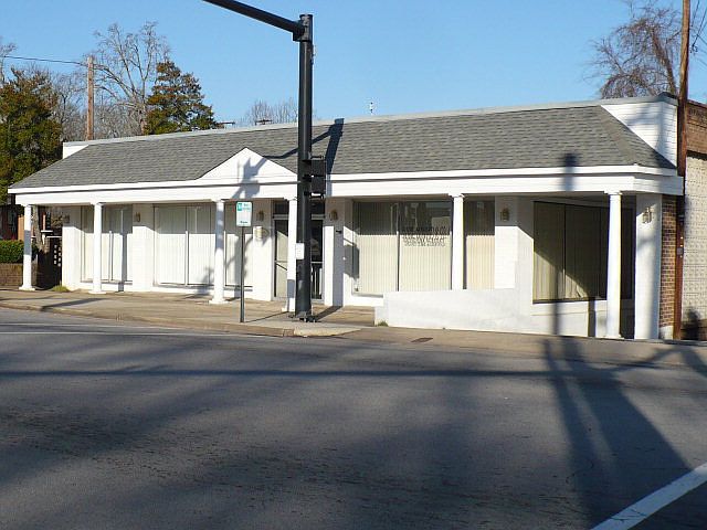 1st image of 568 W Main St
