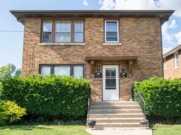 1110 W Grove Ave APT 2, Waukegan, IL 60085