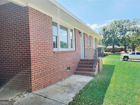 3rd image of 1804 Spring Valley Cir