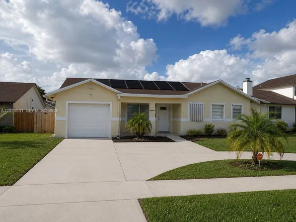 8303 SW 20th St, North Lauderdale, FL 33068
