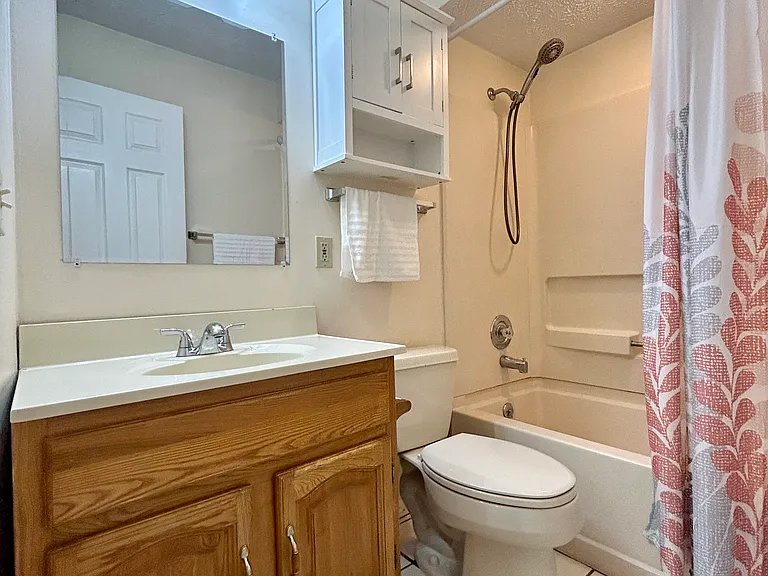 6490 Almont Dr — Photo 9
