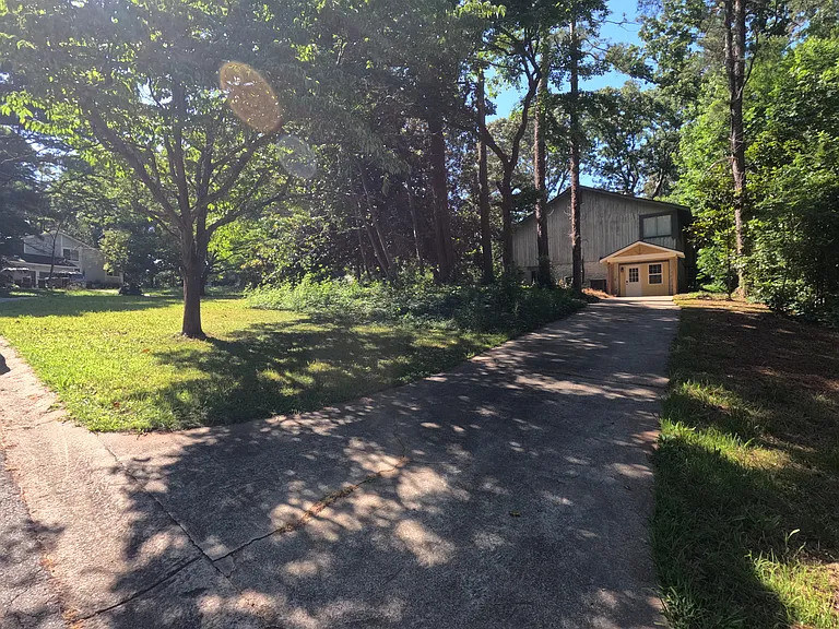 Private Driveway Access & Yard