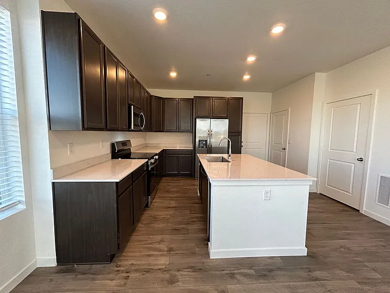 5498 Euclid Dr — Photo 5