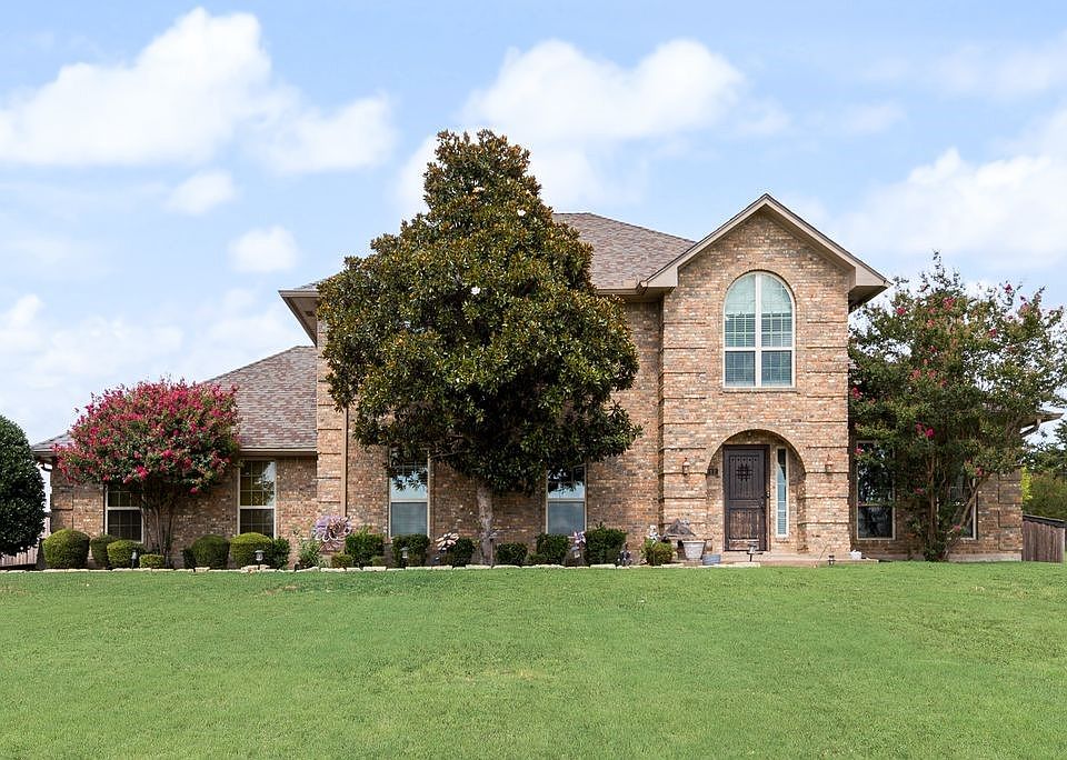 1st image of 912 Summer Hill Ln