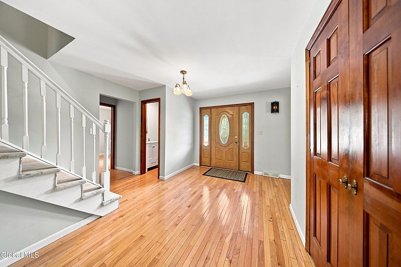 4th image of 40 Brookwood Drive