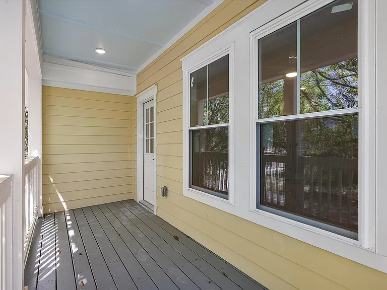 658 E Henry St — Photo 32