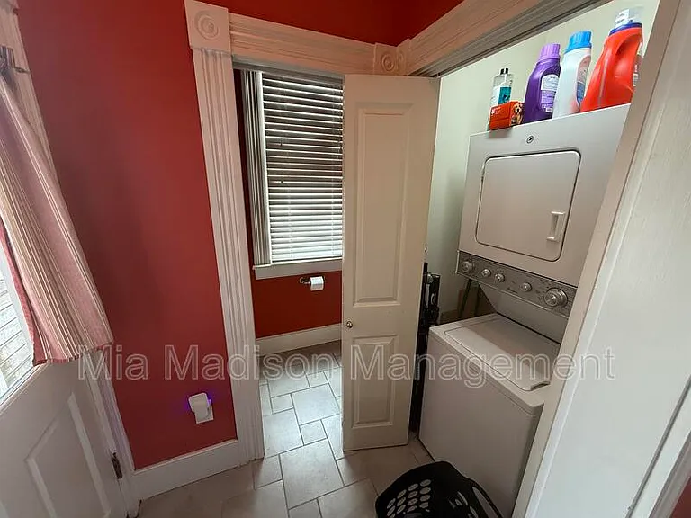 304 E 33rd St — Photo 9