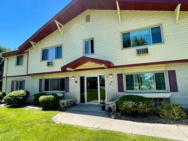 N113W15511 Francese Dr — Photo 1