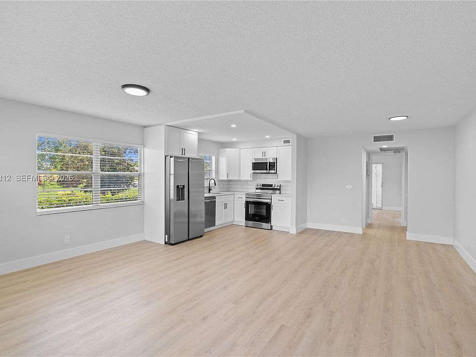 1st image of 213 N Oakridge Blvd #213