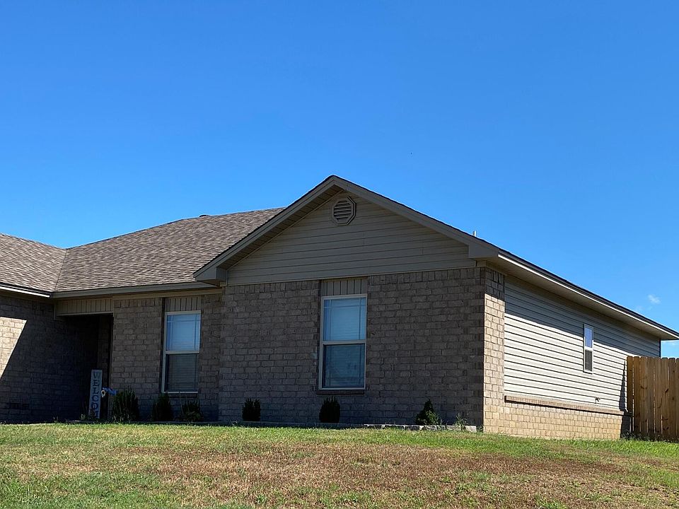 1st image of 102 Country Oak Dr