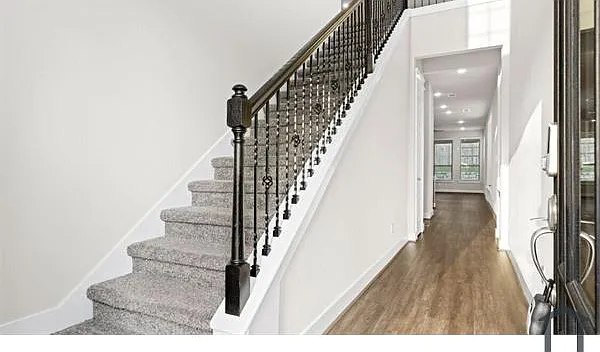4 bed, 3000 sqft, $2,850 — Photo 2