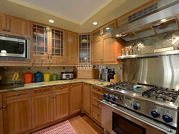 4th image of 276 Plaza Napoli Ct