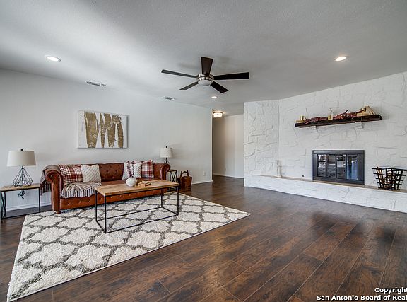 5th image of 135 Creekside Dr