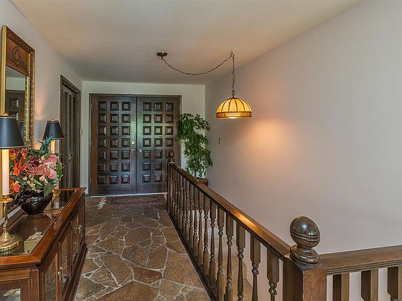 2nd image of 1417 W Crestwood Ct