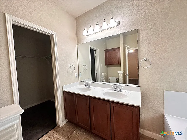 2020 Meadow View Dr — Photo 13