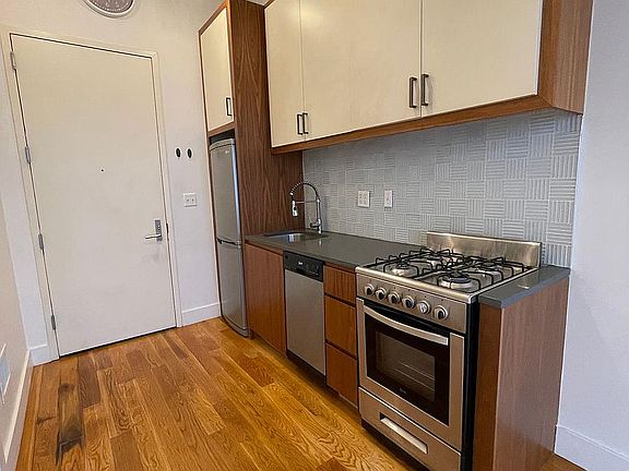 2nd image of 949 Willoughby Ave APT 109