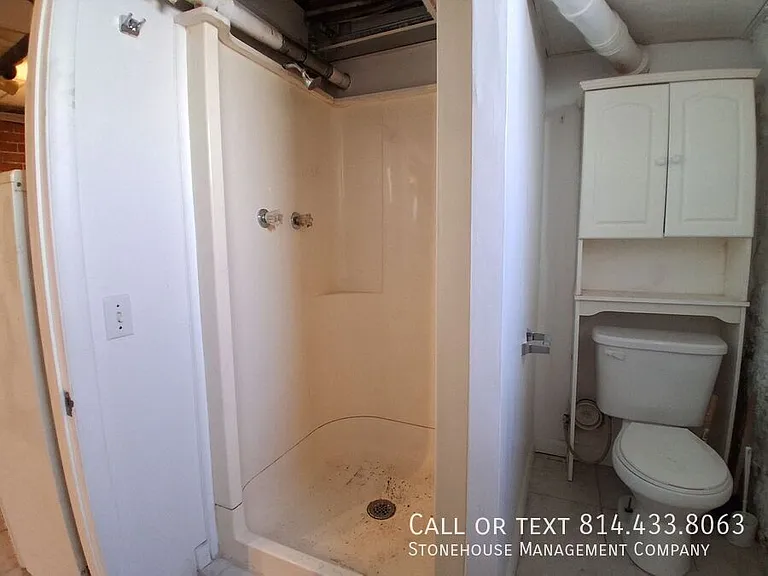422 W 10th St #8 — Photo 9