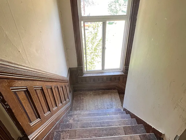 2259 N High St — Photo 5