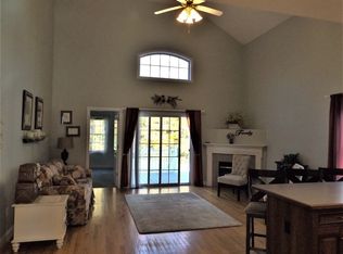 8 Moosehorn Hill Cir, Hubbardston, MA 01452