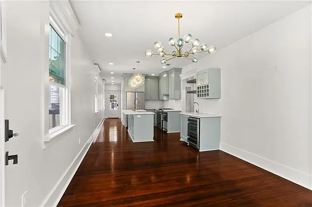 3 bed, 2.0 bath, 1219 sqft, $2,995 — Photo 2